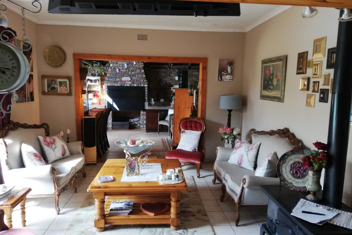 Amazing home up for grabs in Falcon Ridge!! - Photo 5