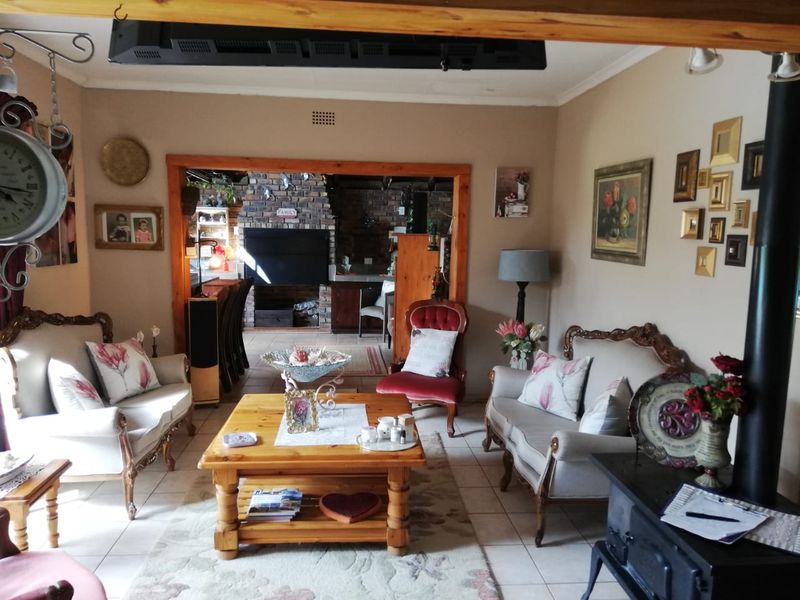 Amazing home up for grabs in Falcon Ridge!! - Photo 5