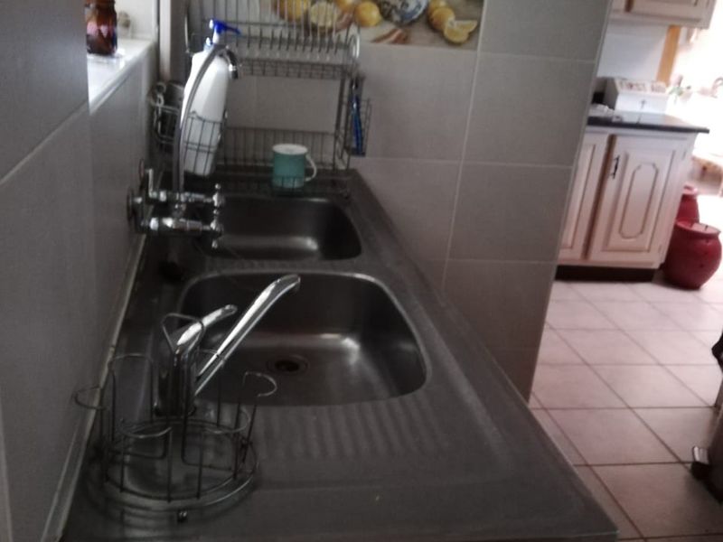 Amazing home up for grabs in Falcon Ridge!! - Photo 10