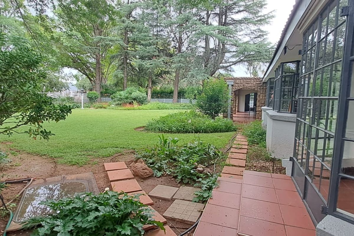 BEAUTIFUL OASIS IN THREE RIVERS PROPER - Photo 2