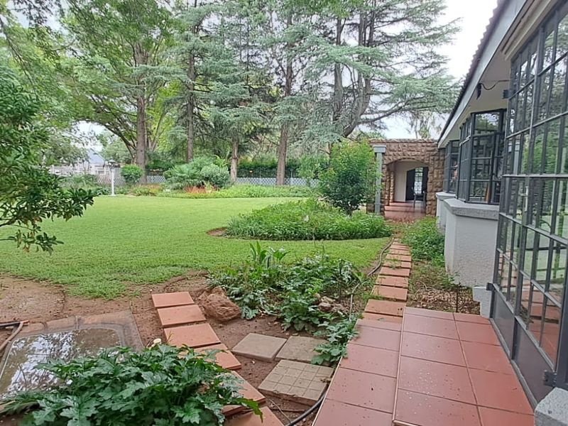 BEAUTIFUL OASIS IN THREE RIVERS PROPER - Photo 2