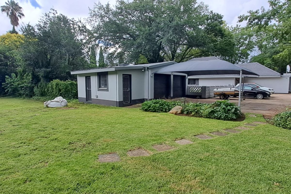 BEAUTIFUL OASIS IN THREE RIVERS PROPER - Photo 3