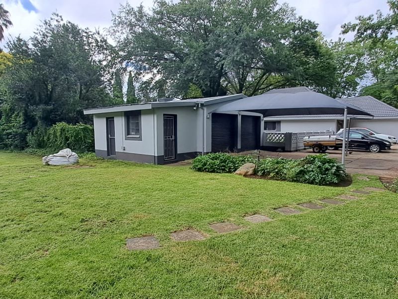 BEAUTIFUL OASIS IN THREE RIVERS PROPER - Photo 3