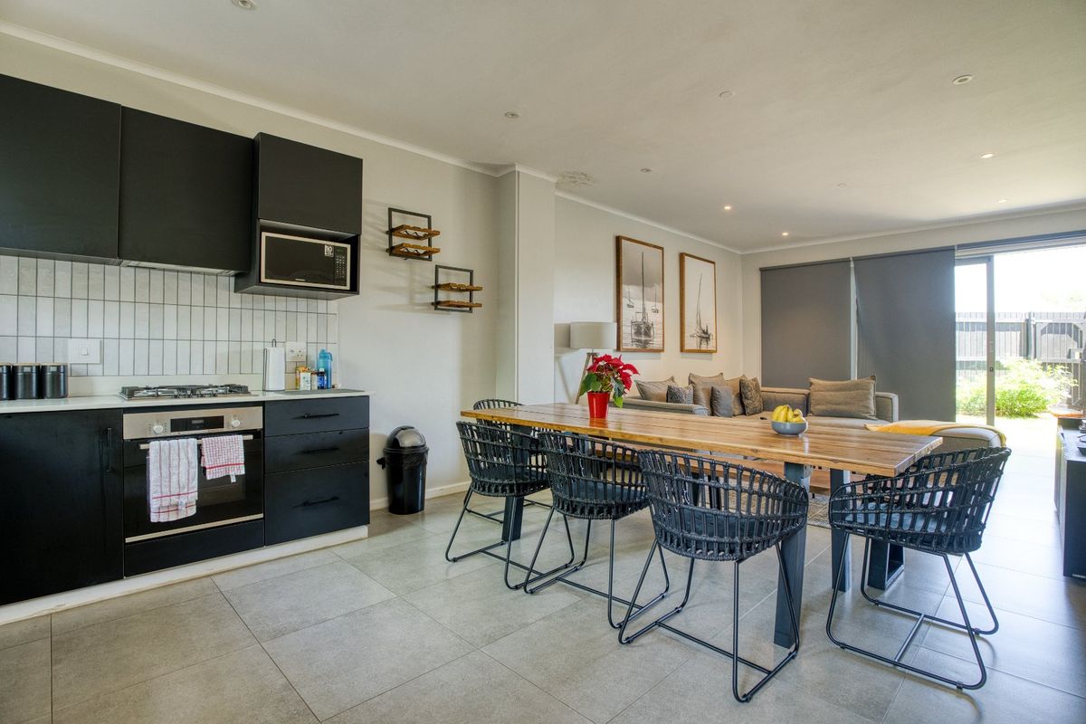 Stunning 3-Bedroom Townhouse in Zululami Estate - Photo 2
