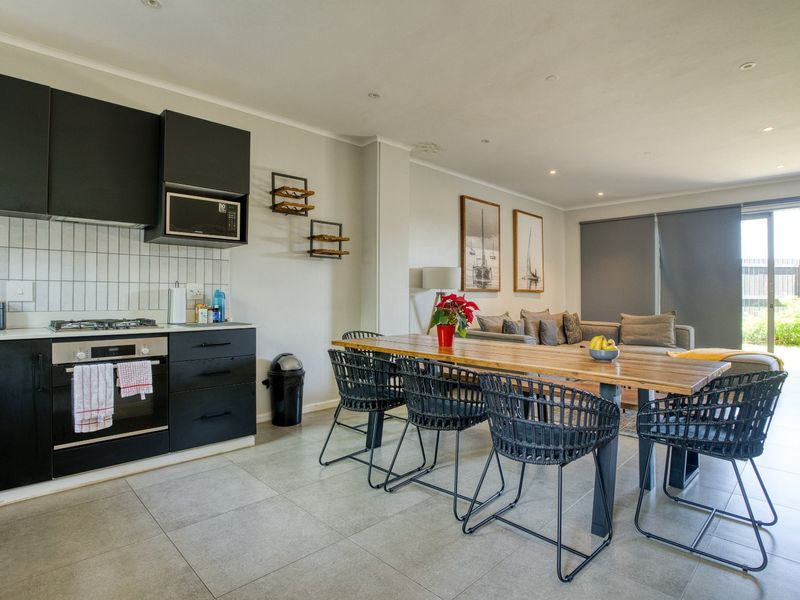 Stunning 3-Bedroom Townhouse in Zululami Estate - Photo 2