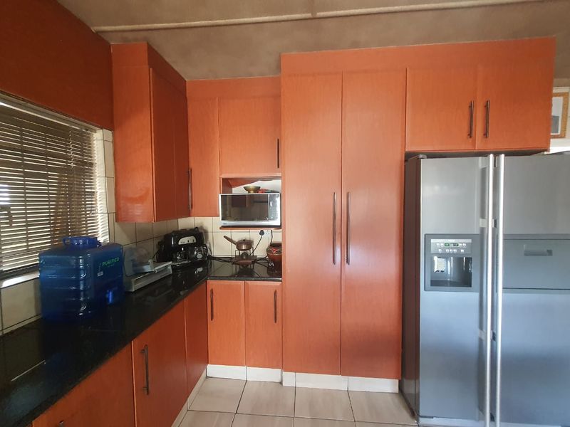 Spacious Home Can Now Be Yours - Photo 7