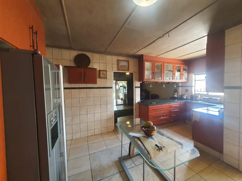 Spacious Home Can Now Be Yours - Photo 8