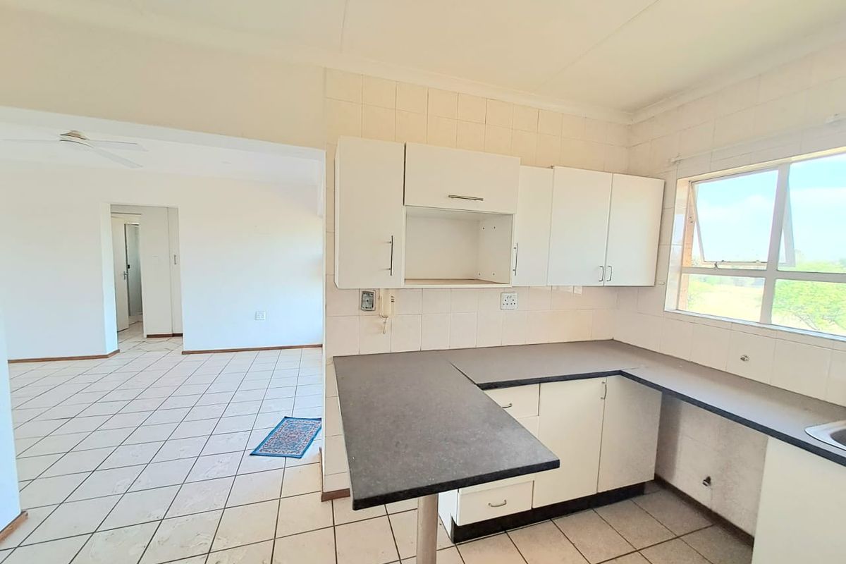 Neat, move-in ready townhouse for sale in secure complex with lots of extras - Photo 4