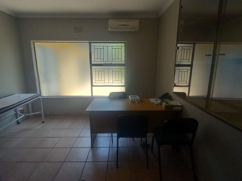 Prime Commercial Property on Ontdekkers Road, Horison Park - Photo 5