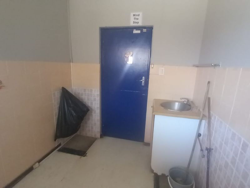 Prime Commercial Property on Ontdekkers Road, Horison Park - Photo 9