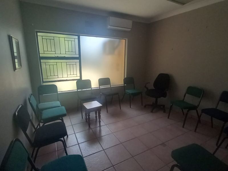 Prime Commercial Property on Ontdekkers Road, Horison Park - Photo 7