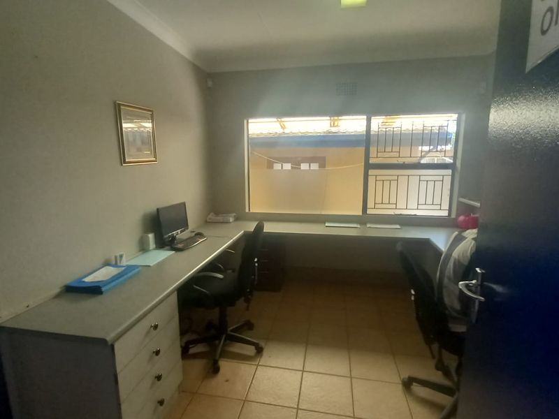 Prime Commercial Property on Ontdekkers Road, Horison Park - Photo 6