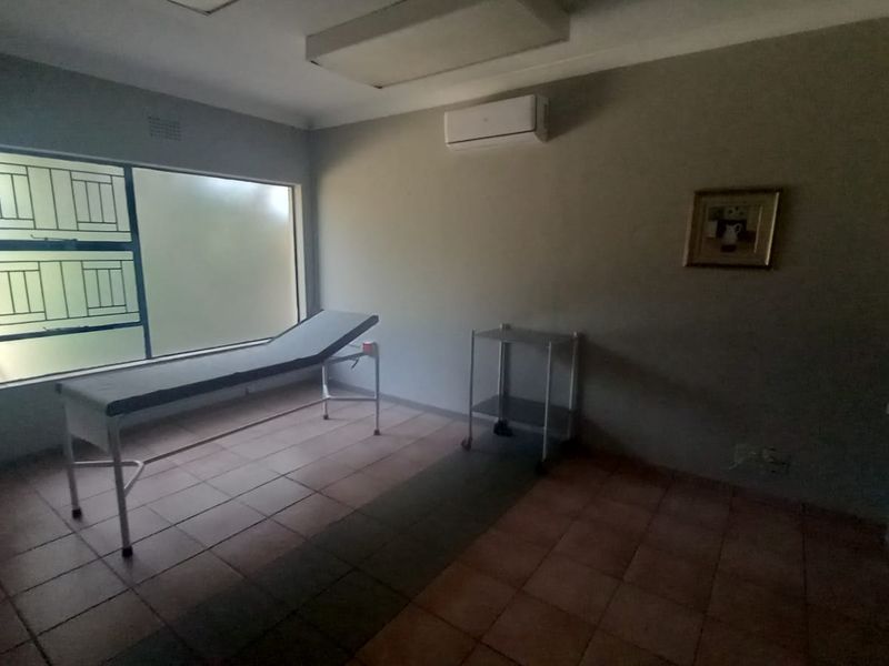 Prime Commercial Property on Ontdekkers Road, Horison Park - Photo 4