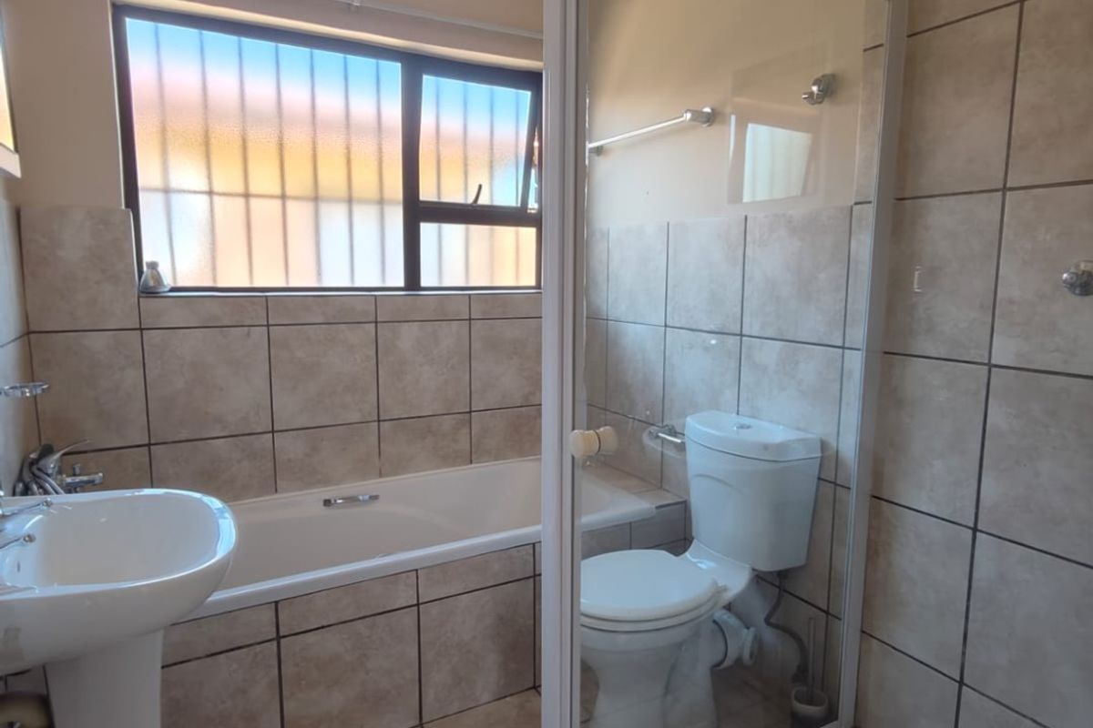 This lovely Pet friendly 2 bedroom unit is located in a secure complex with 24 hour security. - Photo 5