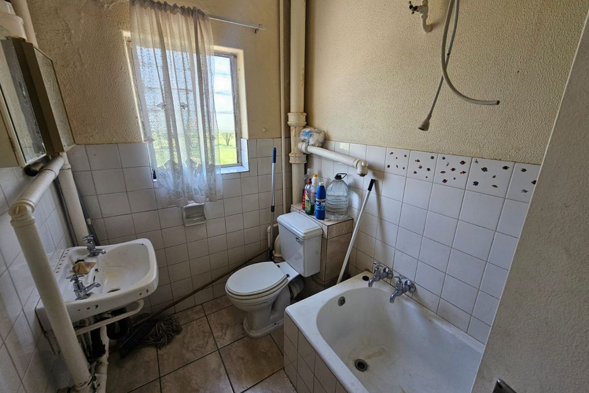 Beautifull bachelors flat for sale in Sasolburg - Photo 4
