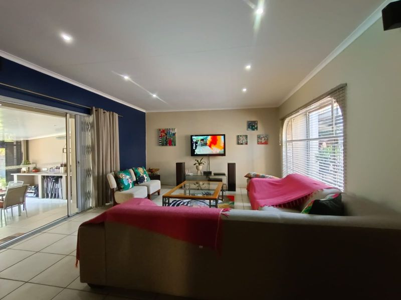 !Impressive, Regal! !A Magic Touch has made this Home Beautiful! - Photo 10