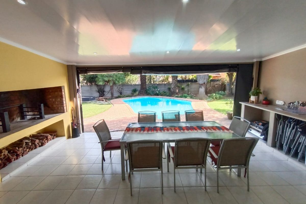 !Impressive, Regal! !A Magic Touch has made this Home Beautiful! - Photo 5