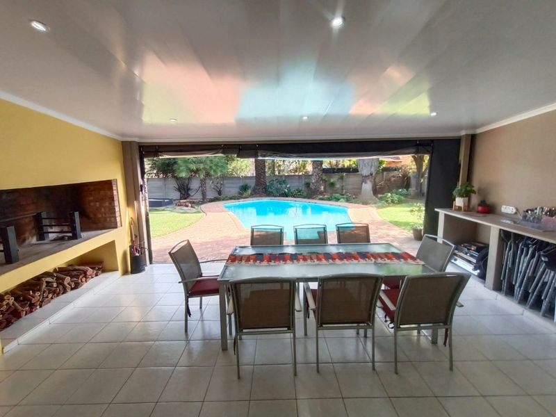!Impressive, Regal! !A Magic Touch has made this Home Beautiful! - Photo 5