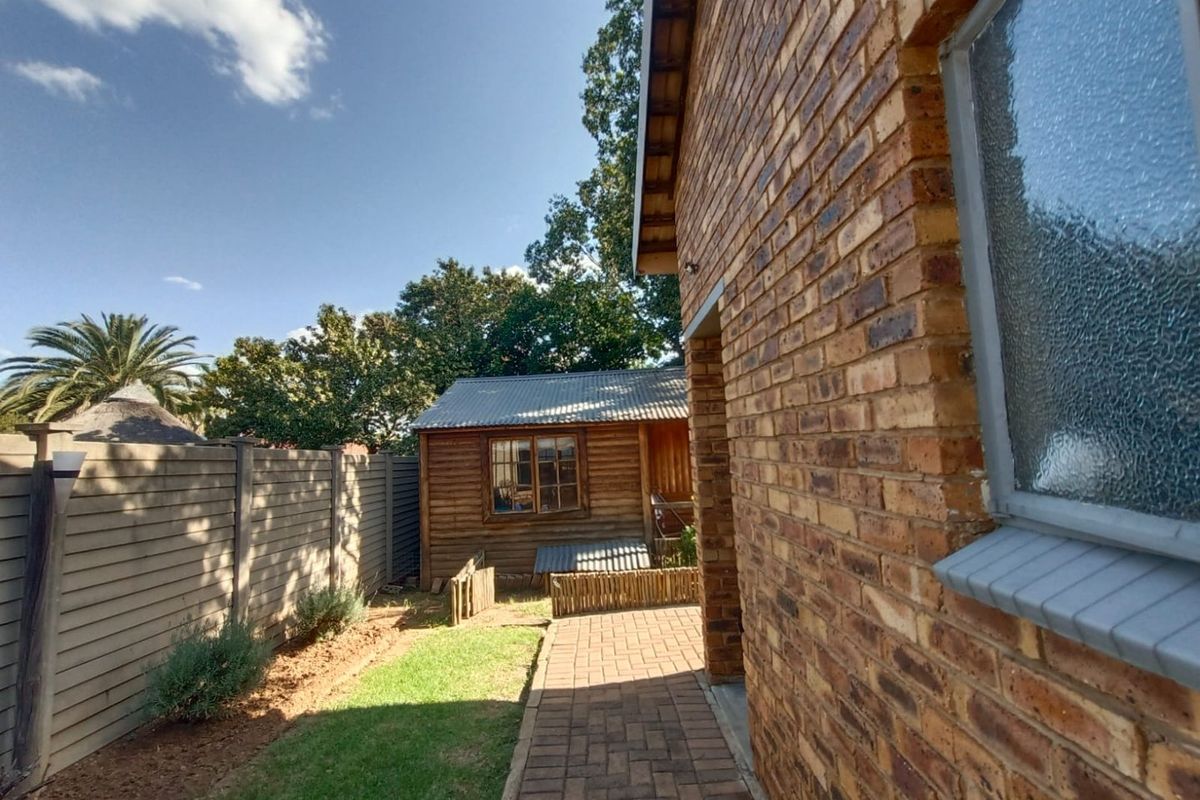 !Impressive, Regal! !A Magic Touch has made this Home Beautiful! - Photo 4