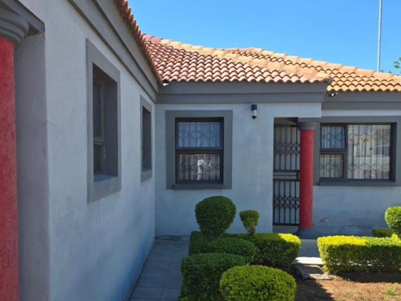 A well maintained 3 bedroom house Rethabile Gardens - Photo 2