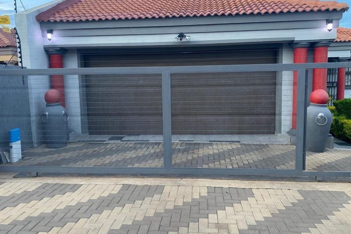 A well maintained 3 bedroom house Rethabile Gardens - Photo 3