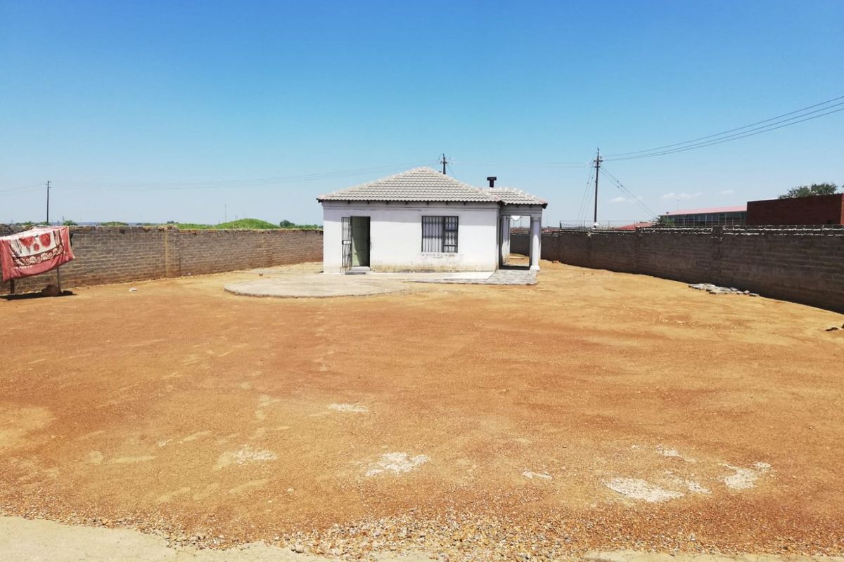 3 Plots on 1 stand with a Spacious 2 Bedroom house available in Evaton North - Photo 2
