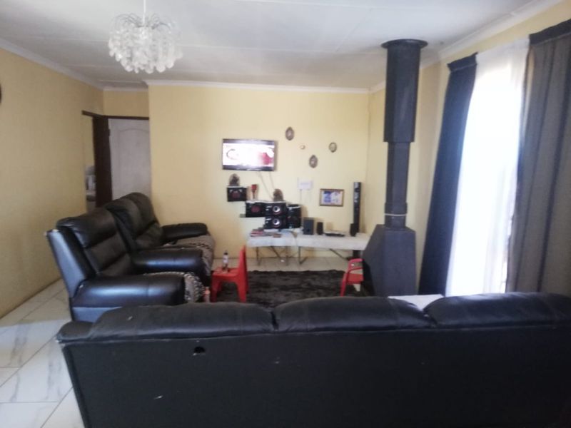 3 Plots on 1 stand with a Spacious 2 Bedroom house available in Evaton North - Photo 3