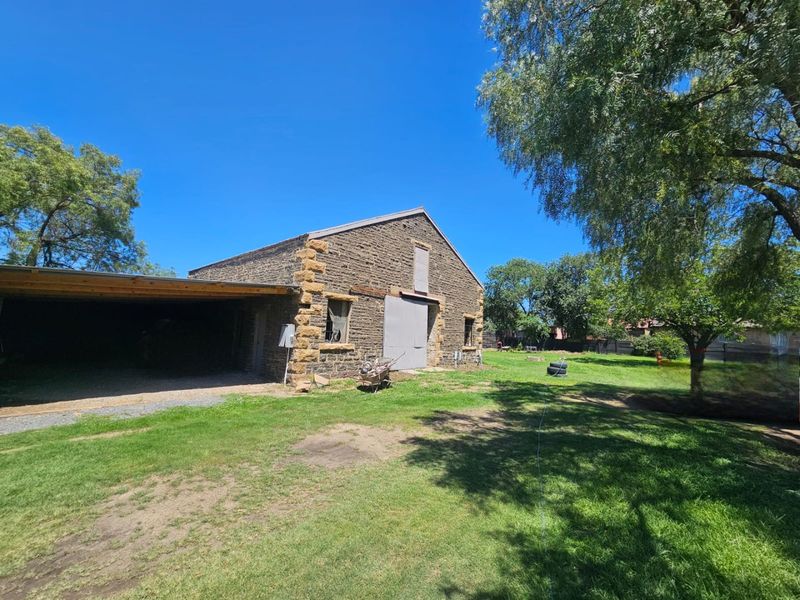 Cozy 3-Bedroom House with Bonus Flat in Oranjeville! - Photo 2