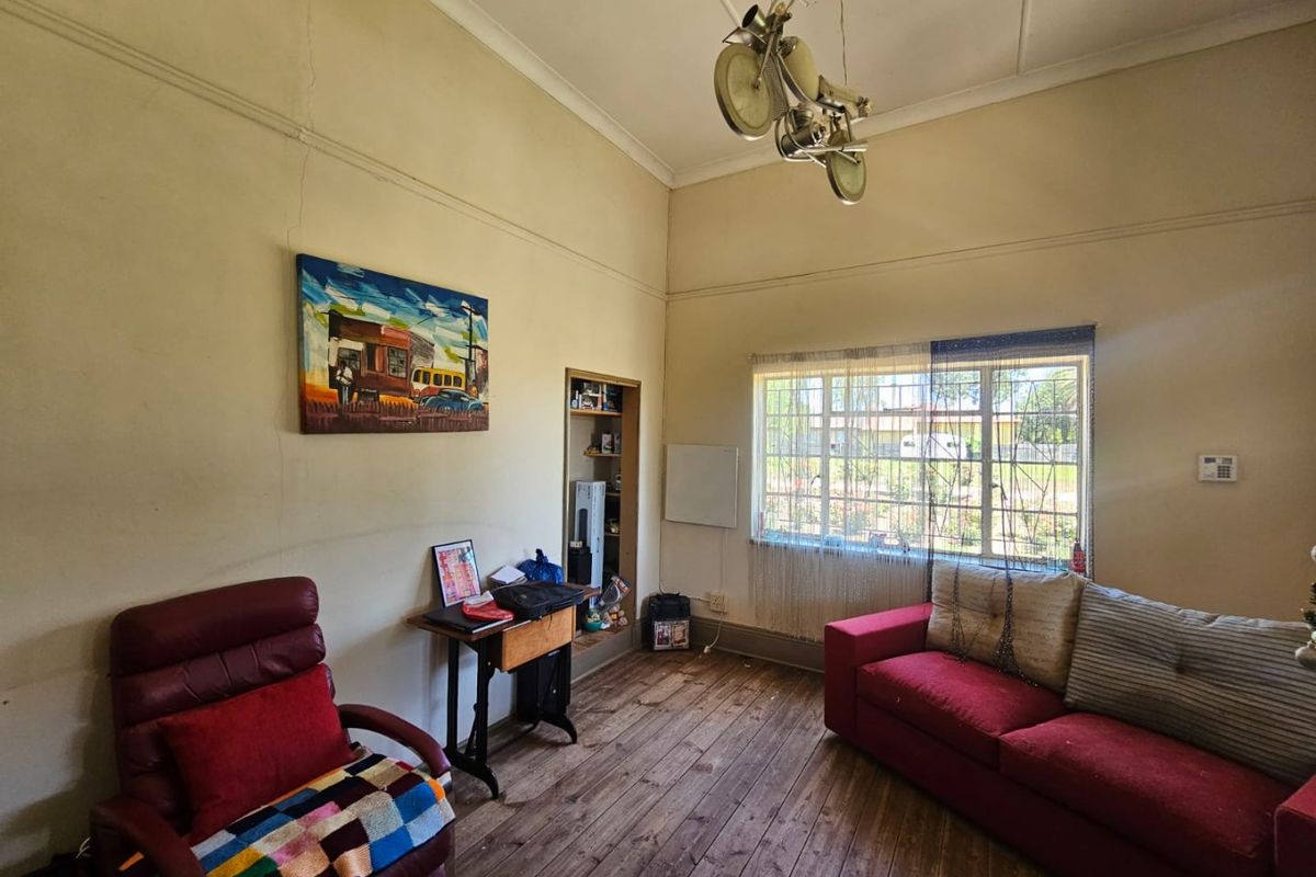 Cozy 3-Bedroom House with Bonus Flat in Oranjeville! - Photo 5