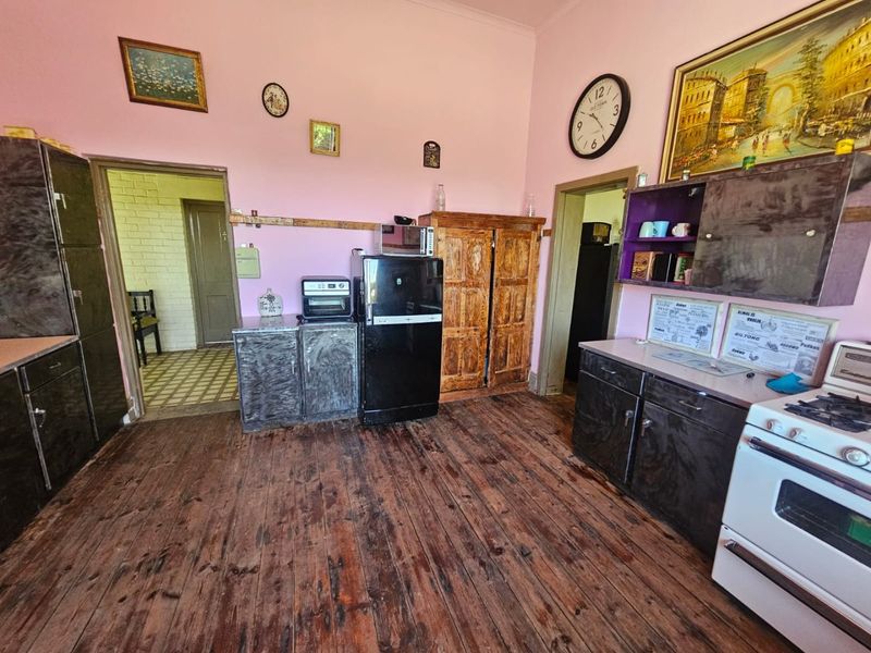 Cozy 3-Bedroom House with Bonus Flat in Oranjeville! - Photo 8