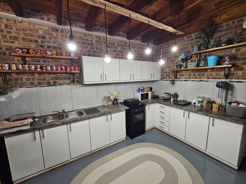 900sqm, 6 Bedroom House for sale in Bendor - Photo 8