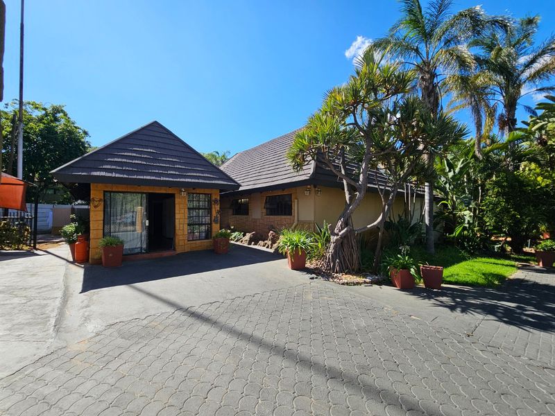 900sqm, 6 Bedroom House for sale in Bendor - Photo 6