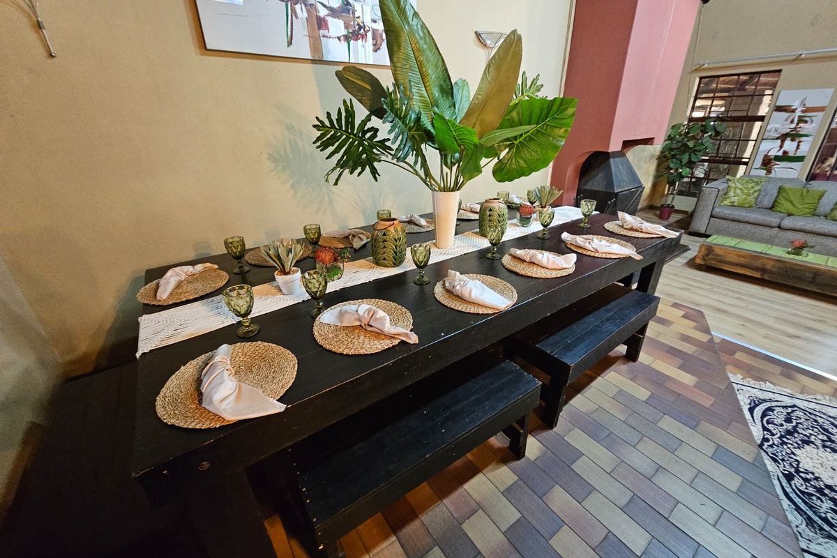 900sqm, 6 Bedroom House for sale in Bendor - Photo 2