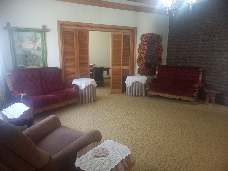 Charming 3-Bedroom Family Home in Rensburg – Priced at R1,100,000 - Photo 9