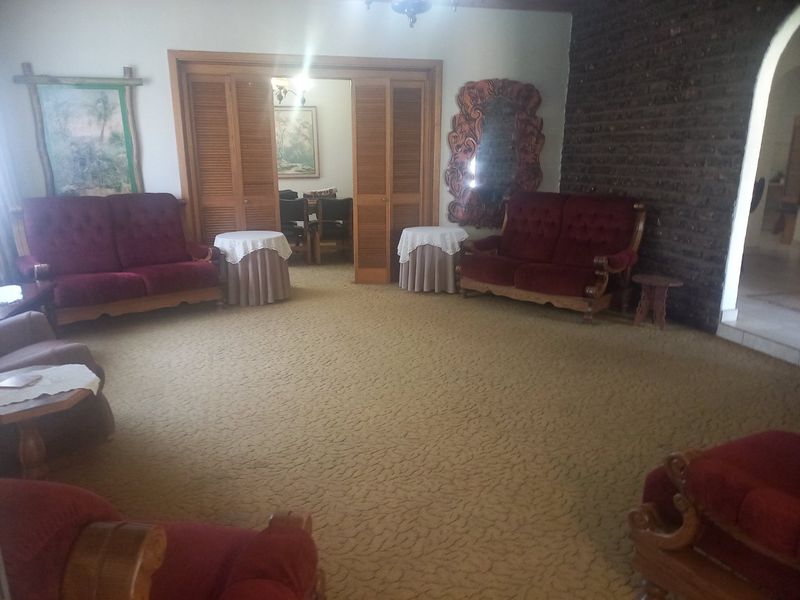 Charming 3-Bedroom Family Home in Rensburg – Priced at R1,100,000 - Photo 8