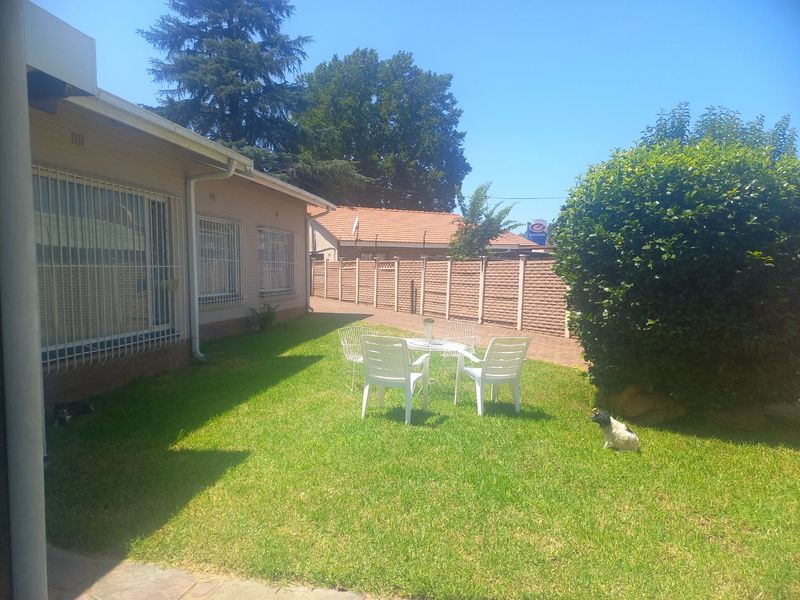 Charming 3-Bedroom Family Home in Rensburg – Priced at R1,100,000 - Photo 6