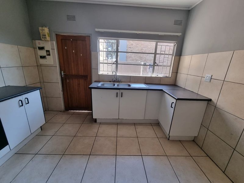 1 Bedroom flat for sale in Royce villas! - Photo 2