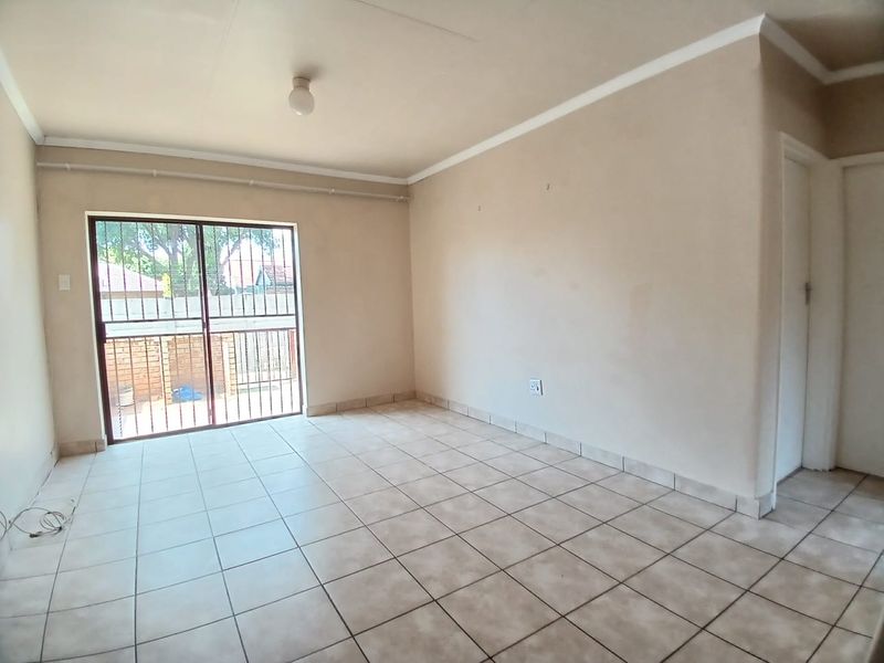 Modern 2 bedroom townhouse for sale in Vaalpark walking distance to primary school - Photo 9