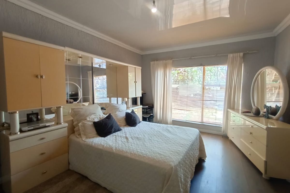 !Soft and Smooth! !You'll like the sensible features of this Modest Home! - Photo 5