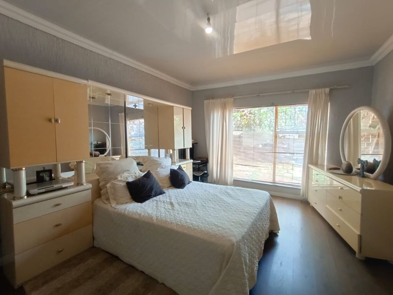 !Soft and Smooth! !You'll like the sensible features of this Modest Home! - Photo 5