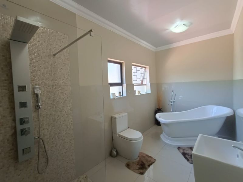 !Soft and Smooth! !You'll like the sensible features of this Modest Home! - Photo 8