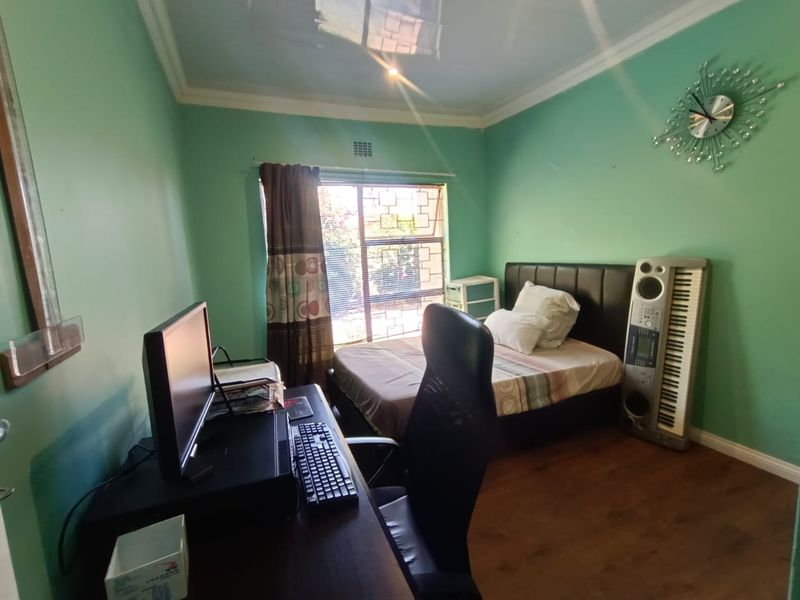 !Soft and Smooth! !You'll like the sensible features of this Modest Home! - Photo 9