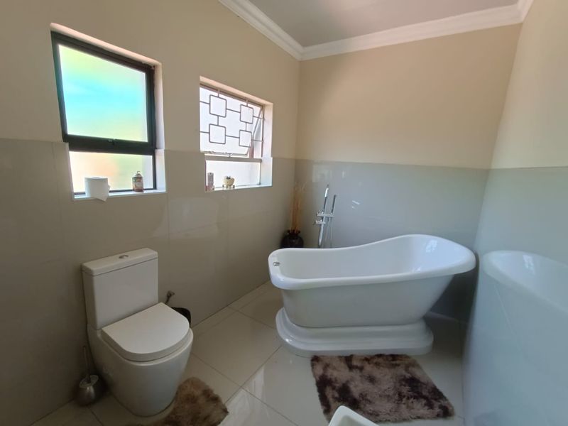 !Soft and Smooth! !You'll like the sensible features of this Modest Home! - Photo 7