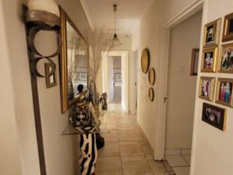 !Stunning Townhouse - Prime Area! !Safe and Secure! - Photo 9