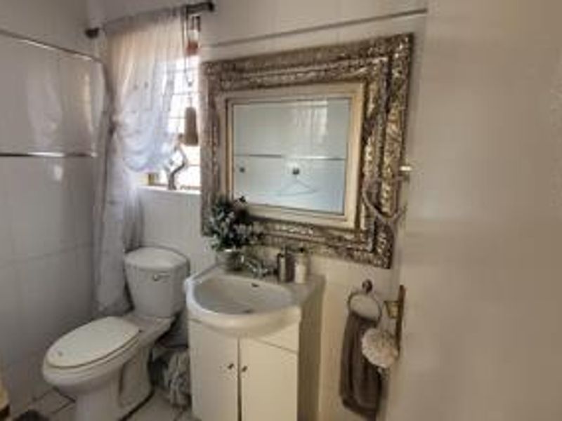 !Stunning Townhouse - Prime Area! !Safe and Secure! - Photo 7