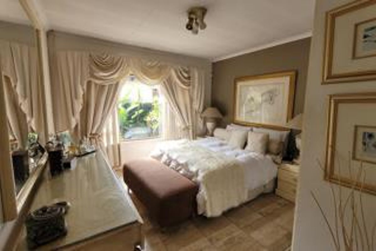 !Stunning Townhouse - Prime Area! !Safe and Secure! - Photo 4