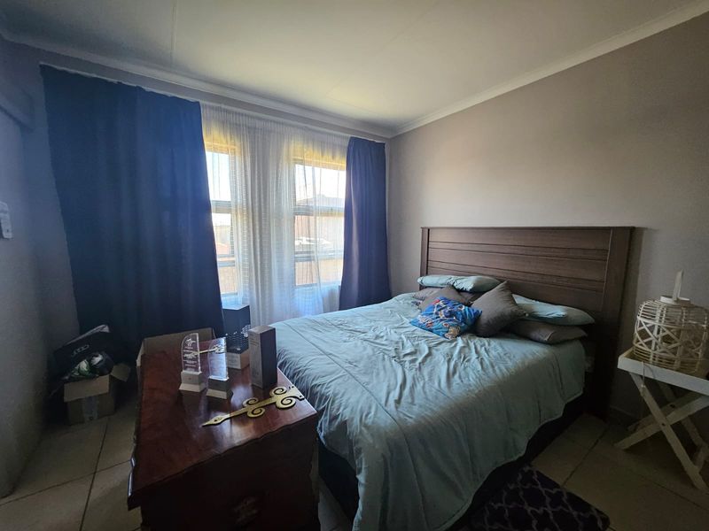 Stunning family home in a Security Estate - Photo 10