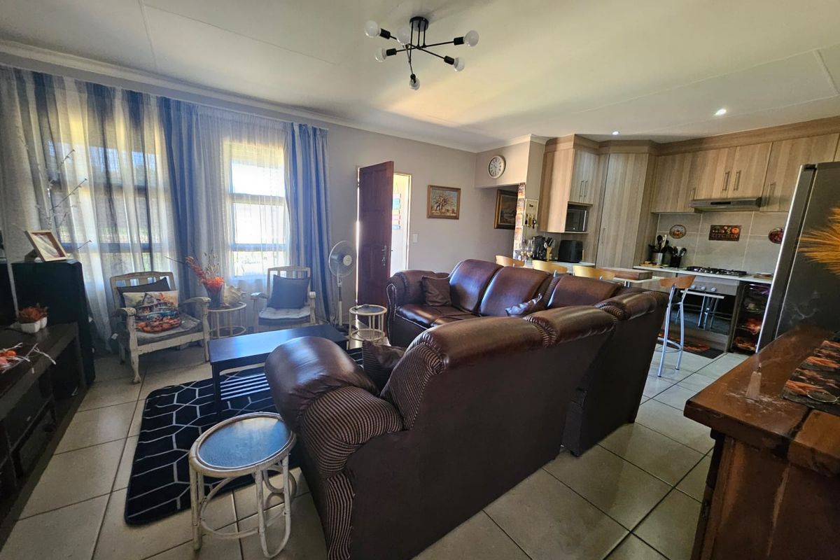 Stunning family home in a Security Estate - Photo 4