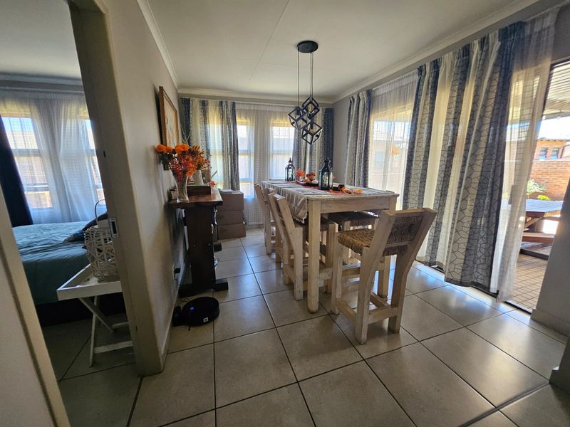 Stunning family home in a Security Estate - Photo 6