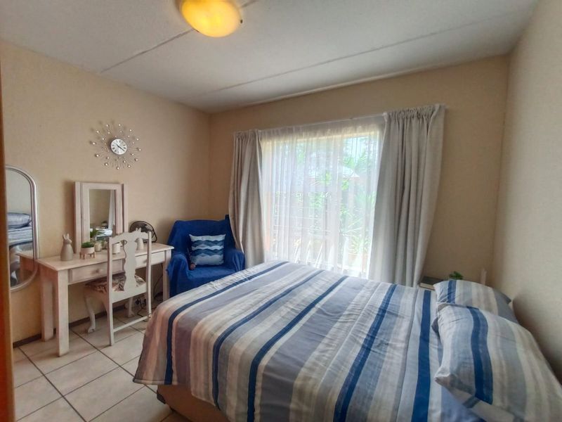 !Groundfloor Apartment in a Safe and Secure Complex! !Near High School and Shopping Centre! - Photo 8